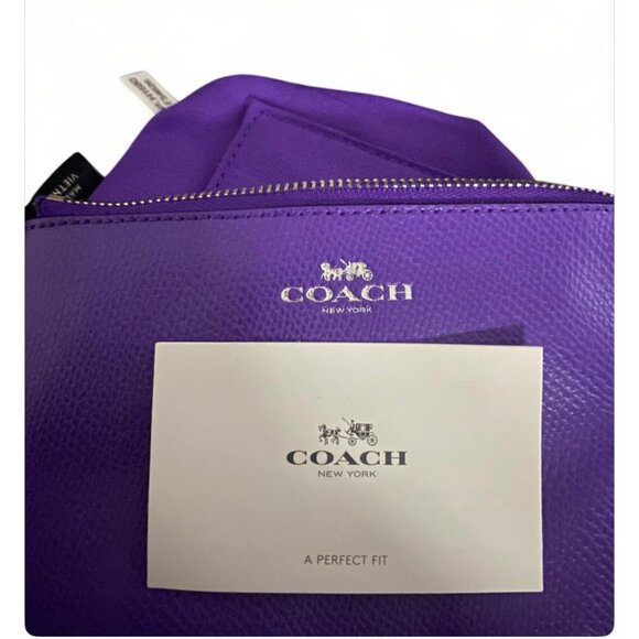 COACH corner zip wristlet in crossgrain PURPLE/SILVER leather WITH THE HANG-TAG - Picture 4 of 5